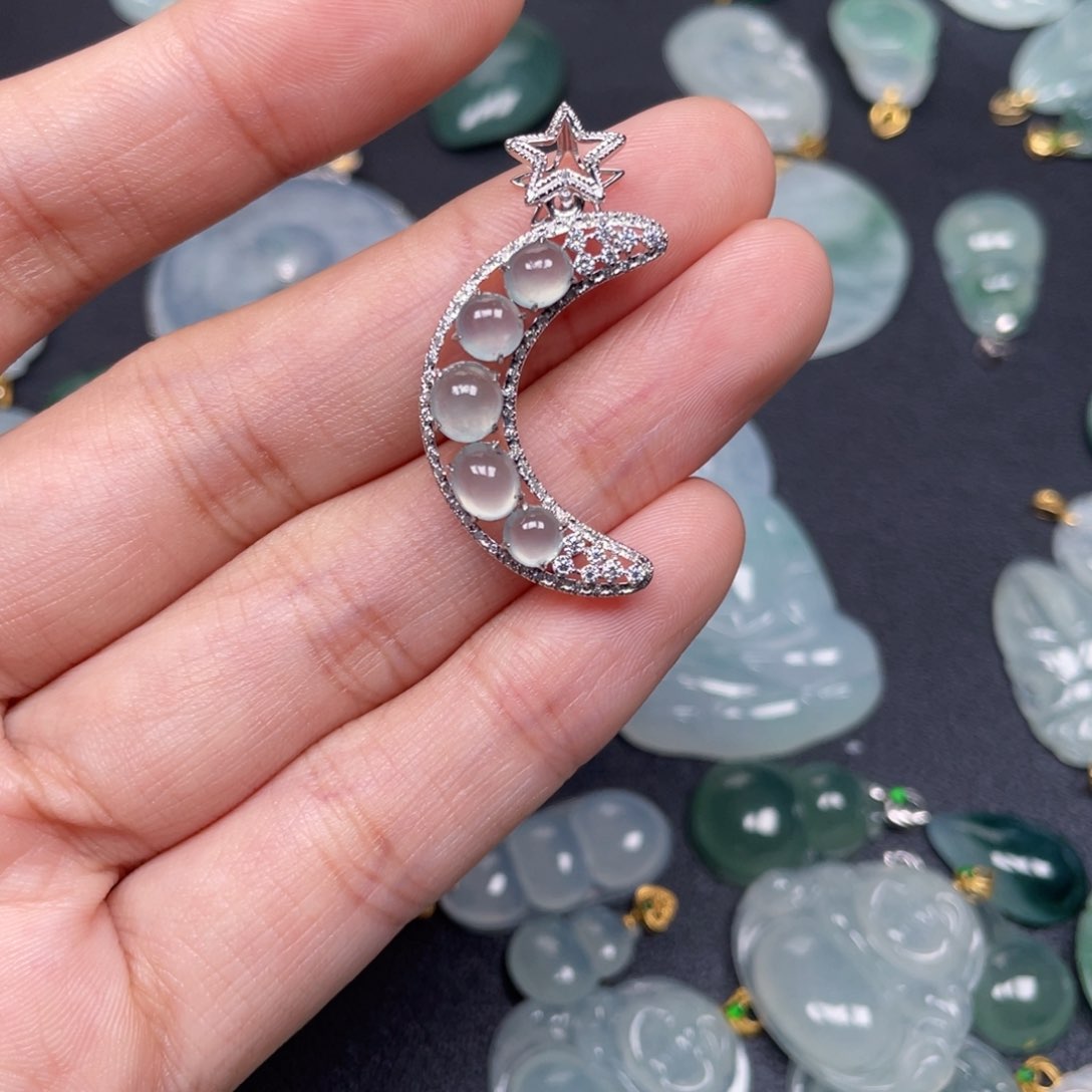 翡翠颈饰18K金镶嵌翡翠