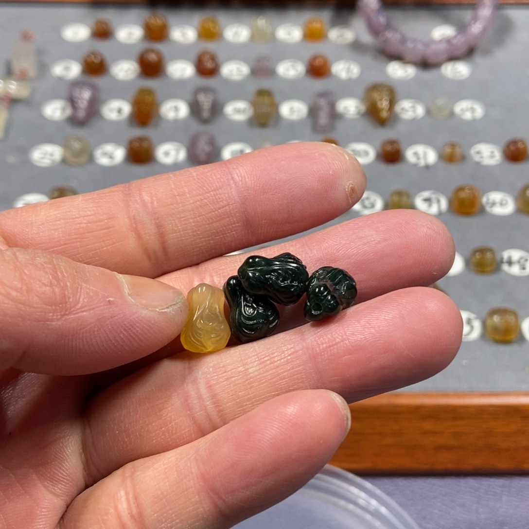 优***置玛瑙/玉髓合金颈饰白菜