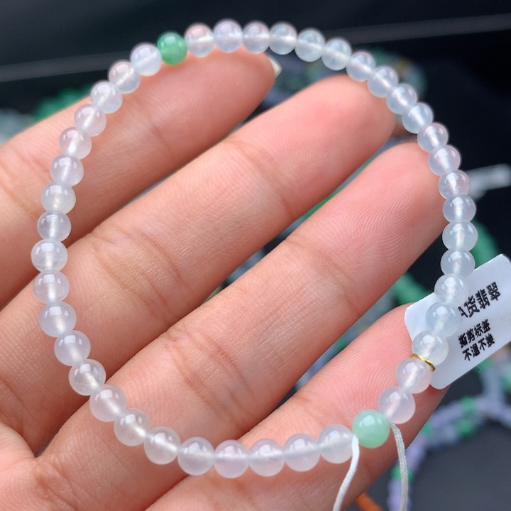 翡翠手镯未镶嵌卡