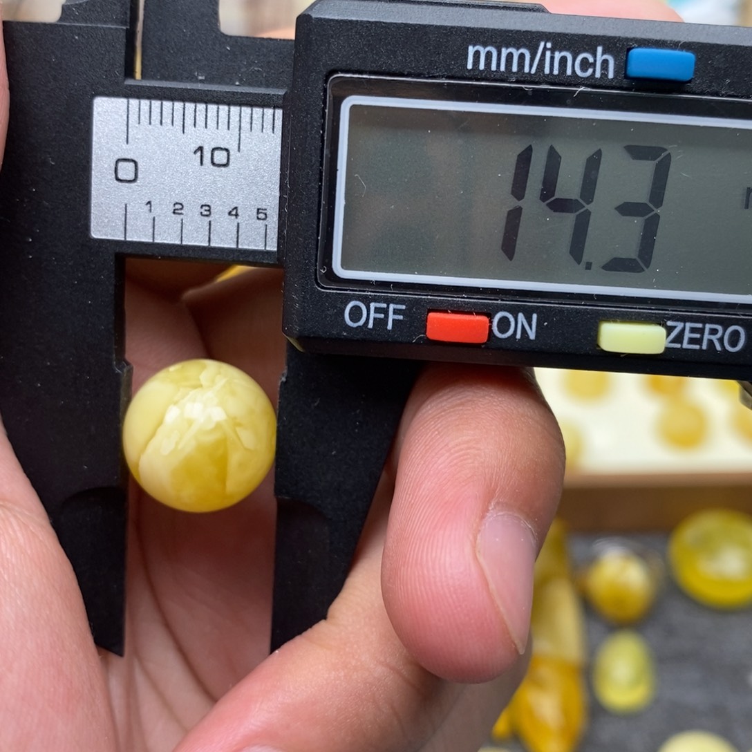 琥珀未镶嵌珠宝奇石