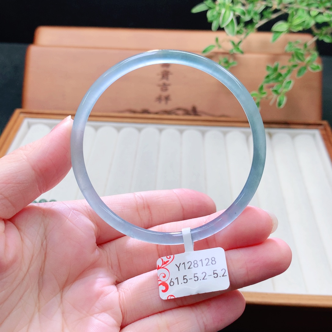 未镶嵌手镯（圆镯）翡翠