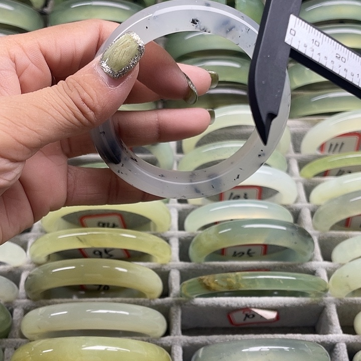 蛇纹石玉未镶嵌手镯107