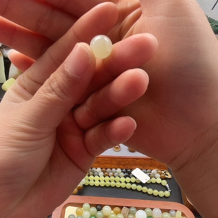 肖****和田玉（糖玉）未镶嵌手链