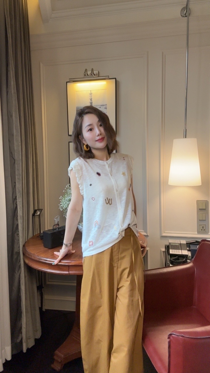 姐妹淘【氧气在线】薄款女夏季休闲设计感百搭复古显瘦气质