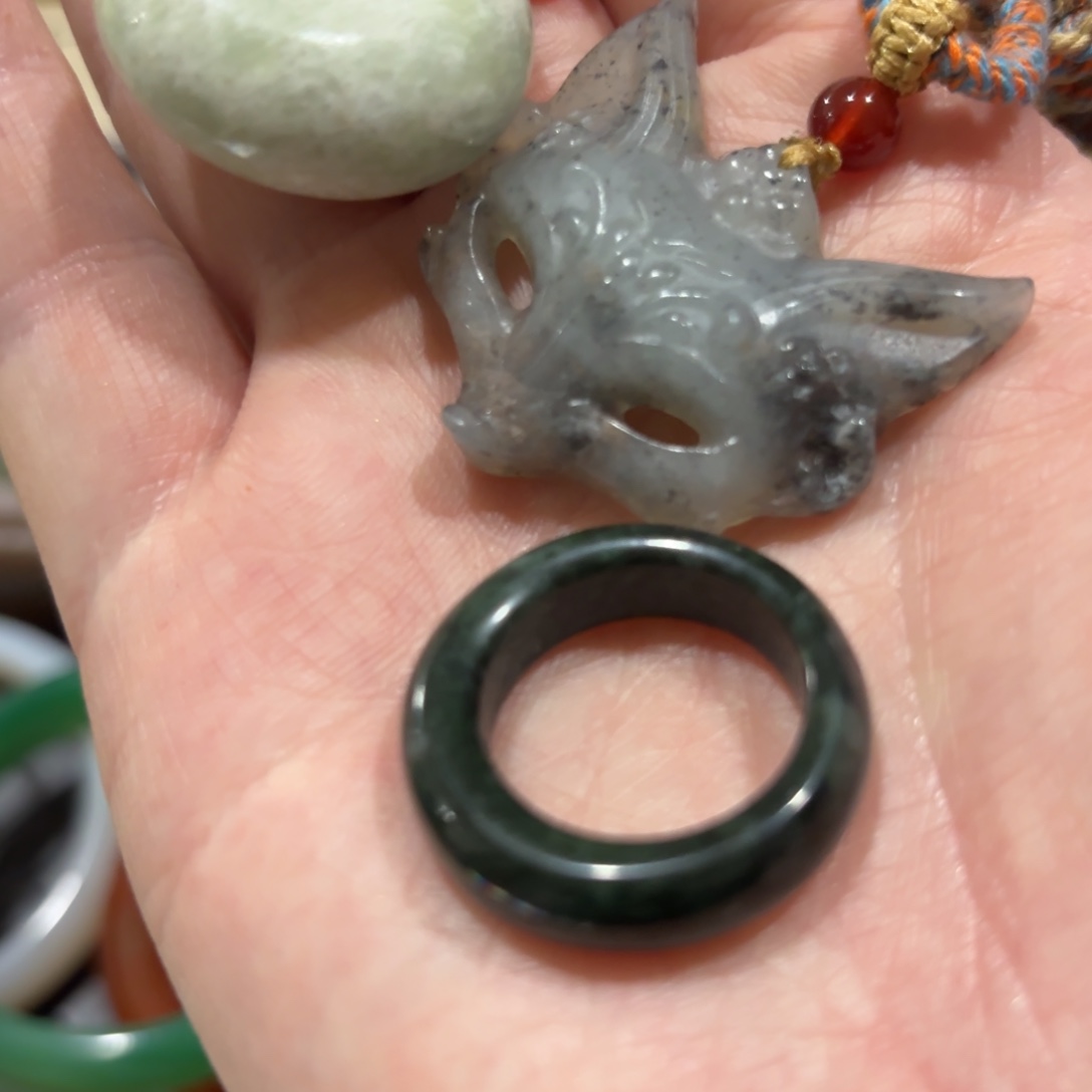 岫岩老玉（透闪石质玉）未镶嵌颈饰打包出