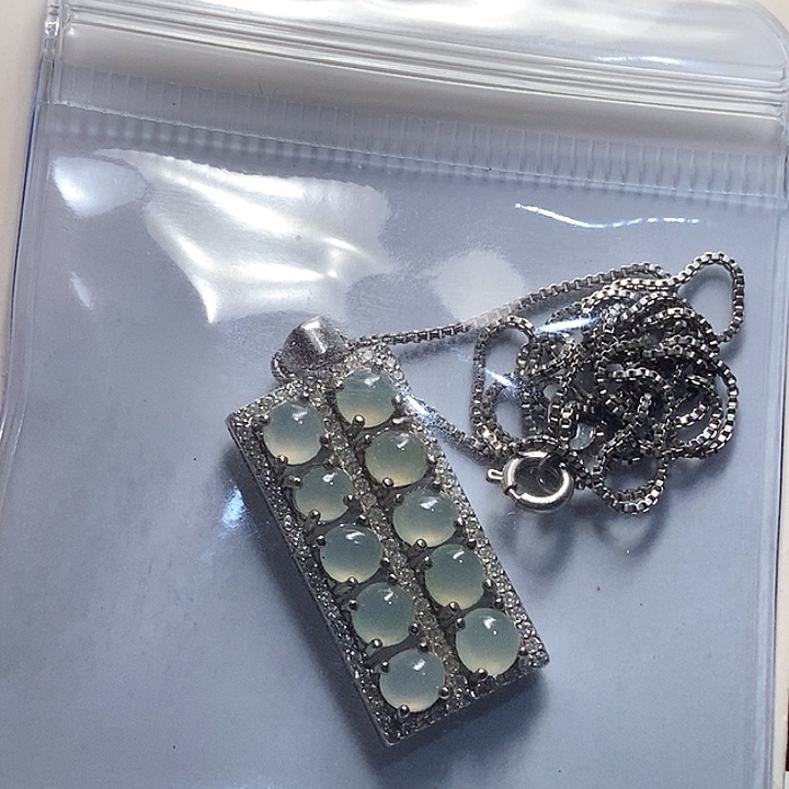 翡翠未镶嵌颈饰吊坠 处理