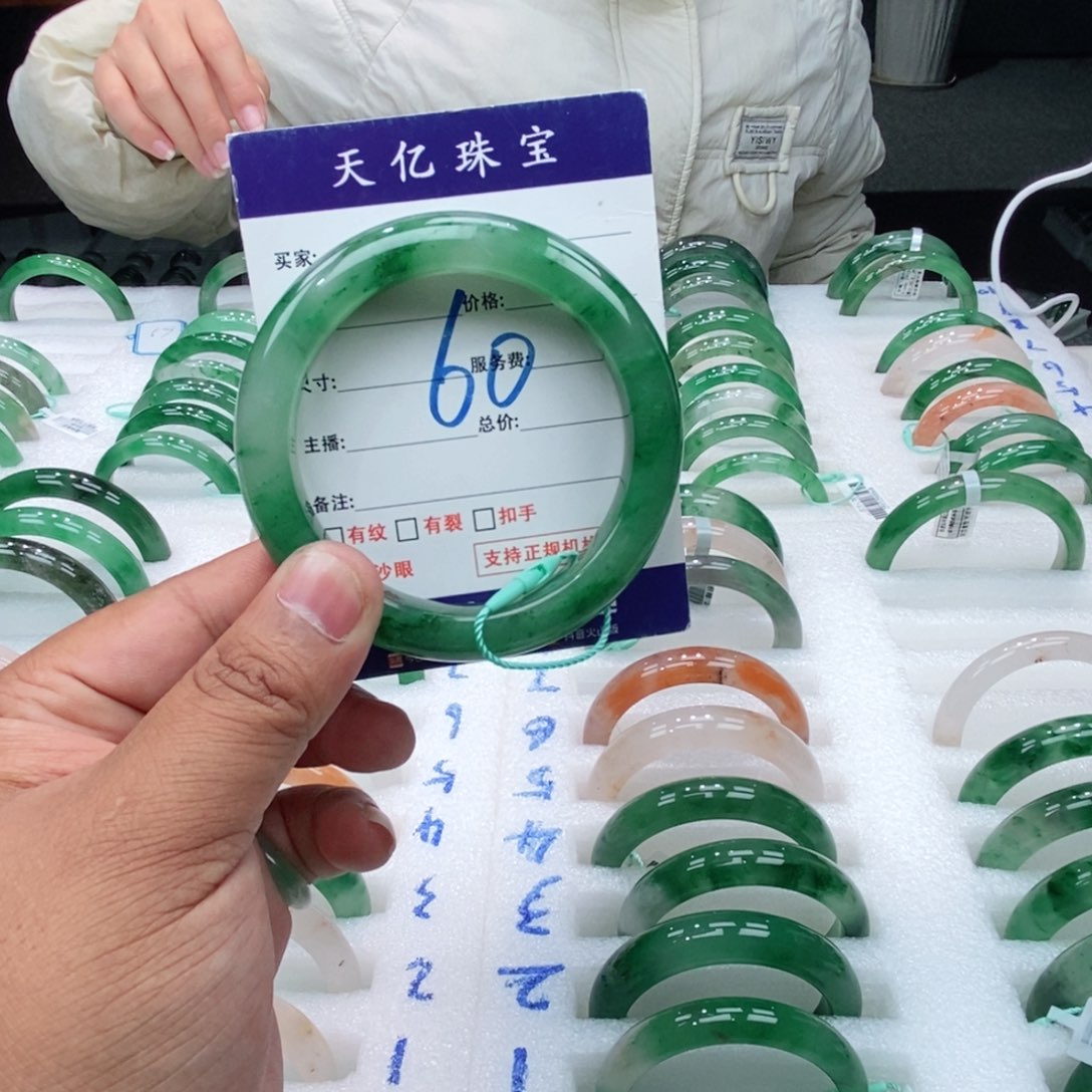 未镶嵌手镯石英质玉56+