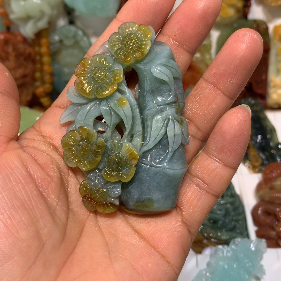 蛇纹石玉未镶嵌颈饰顺**然