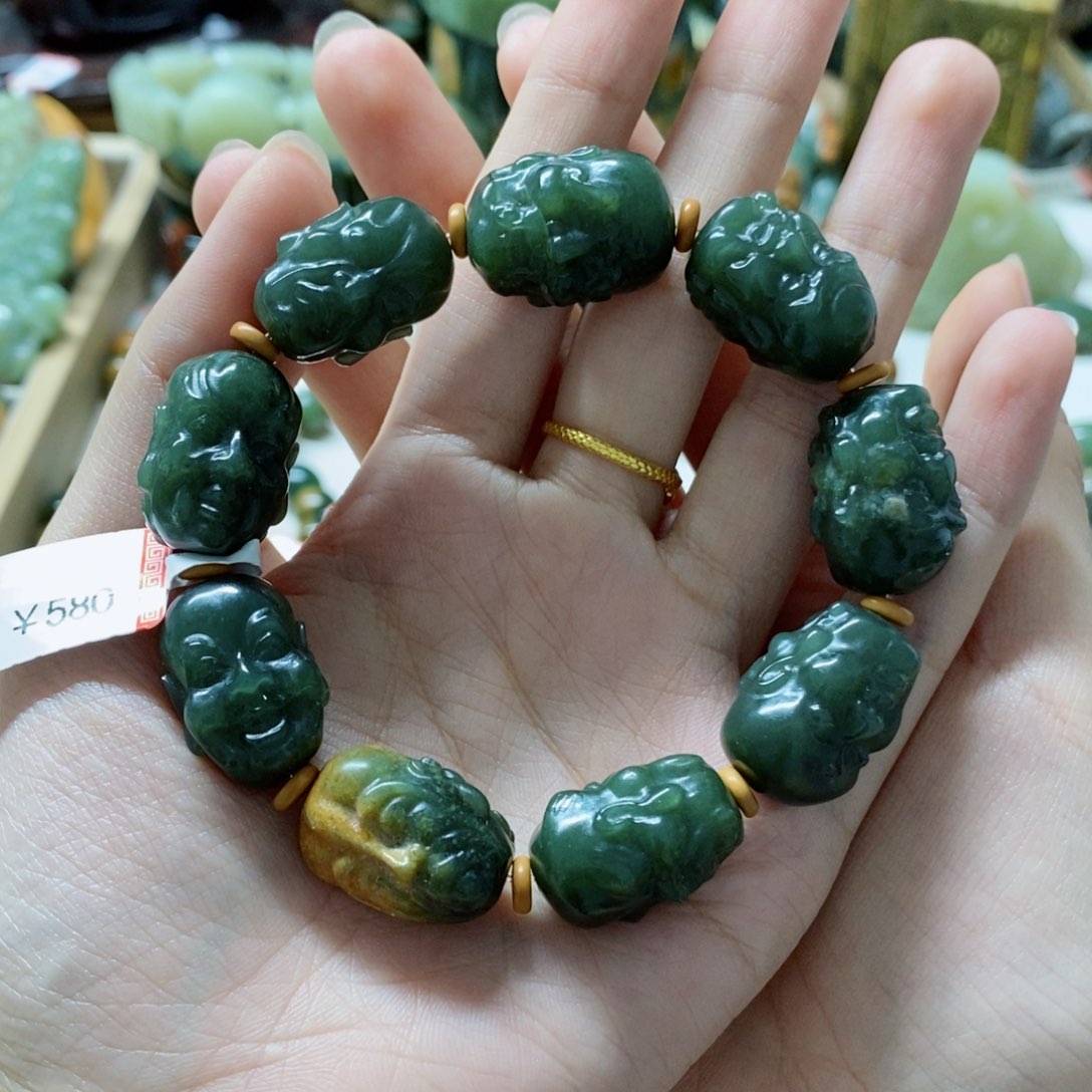 透闪石质玉手串未镶嵌丹*鱼