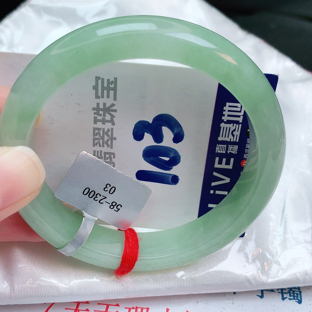 翡翠手镯未镶嵌缅甸天然A货翡翠手镯