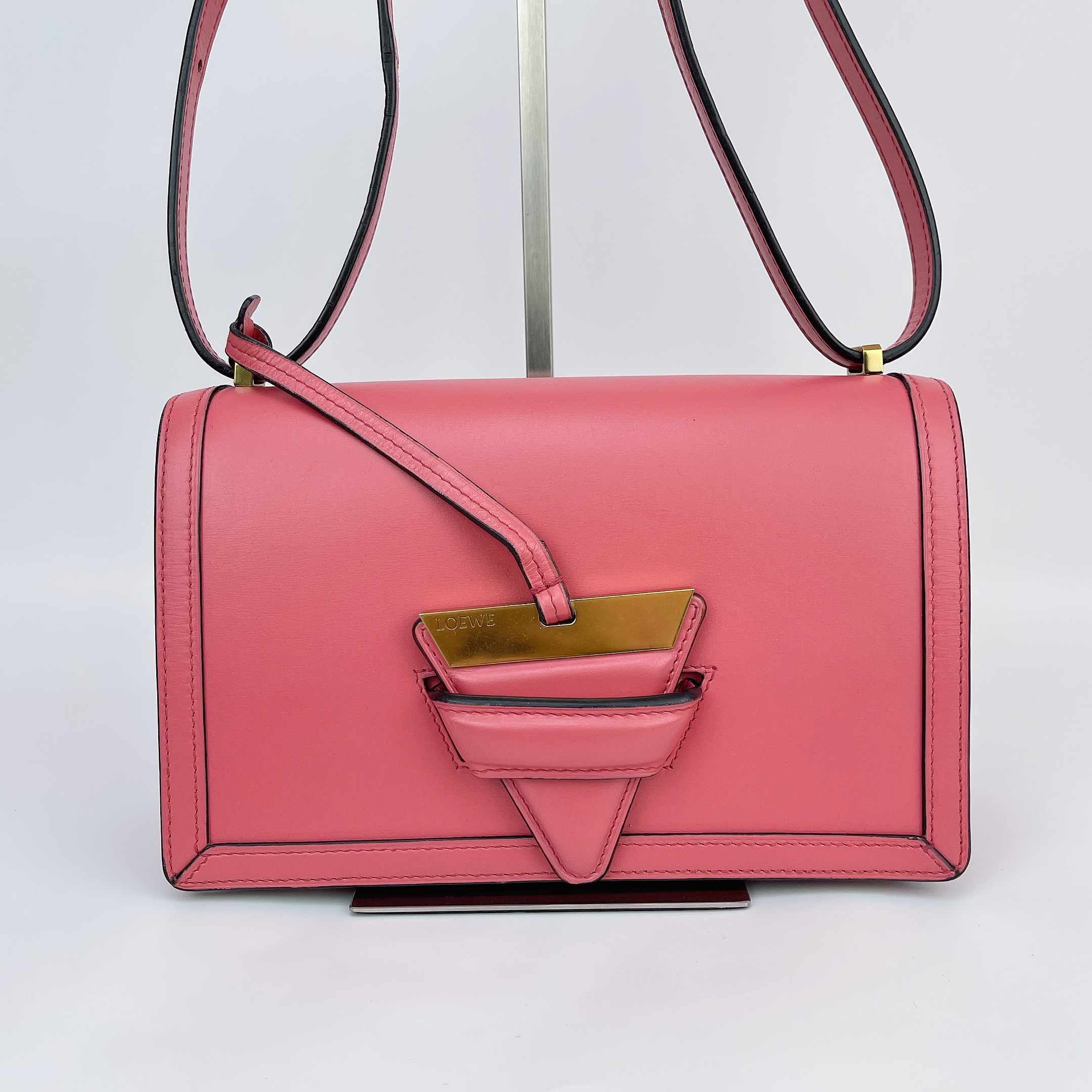 95新 LOEWE/罗意威 罗意威 粉色牛皮斜挎包底长24 M061