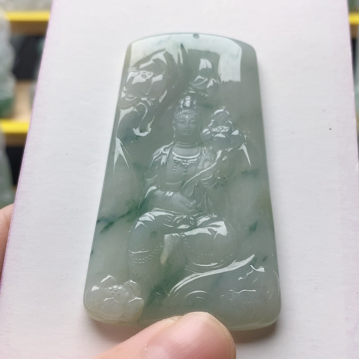 用***亮翡翠未镶嵌吊坠(不含链)莲花观音