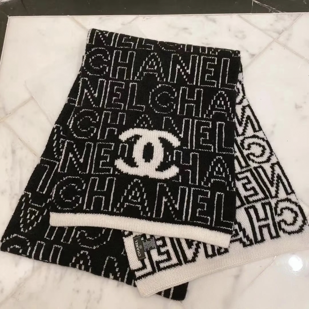 99新 Chanel/香奈儿 003608 黑白字母老花羊绒混纺围巾 闲置新
