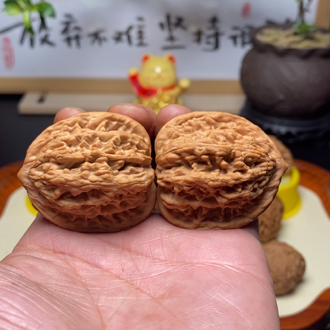 文玩核桃把件全品麦穗虎头40