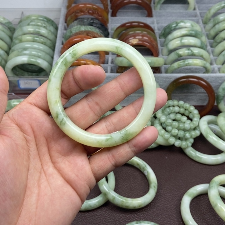 蛇纹石玉手镯未镶嵌心*