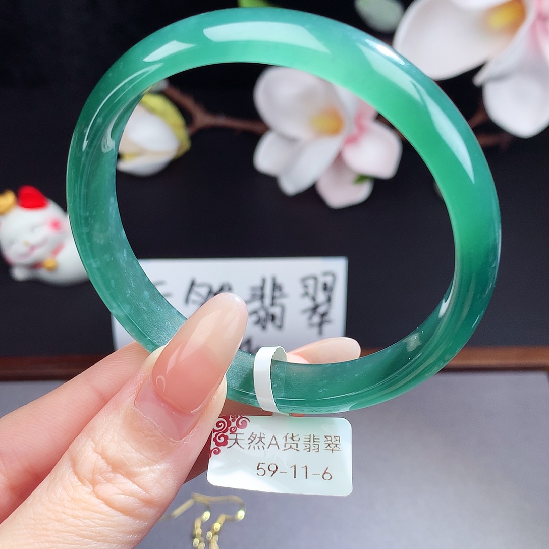 翡翠手镯（圆镯）未镶嵌