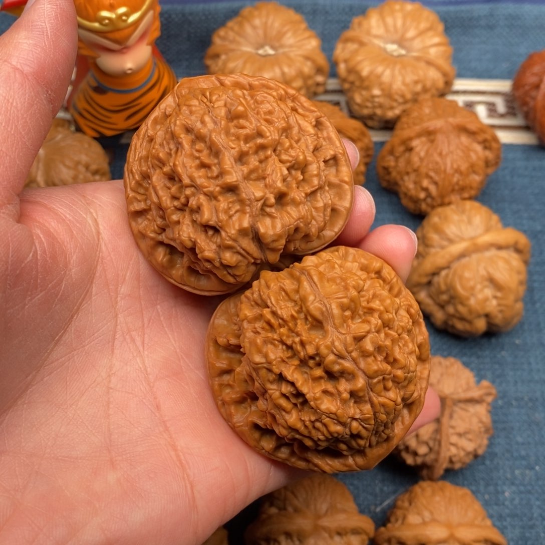 文玩核桃把件48官帽61克