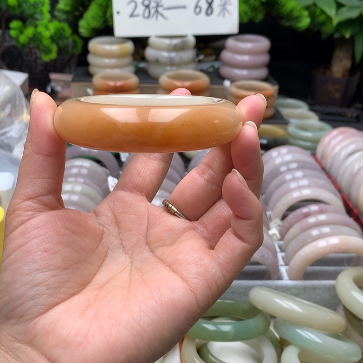 石英质玉（佘太翠）未镶嵌手镯55.7