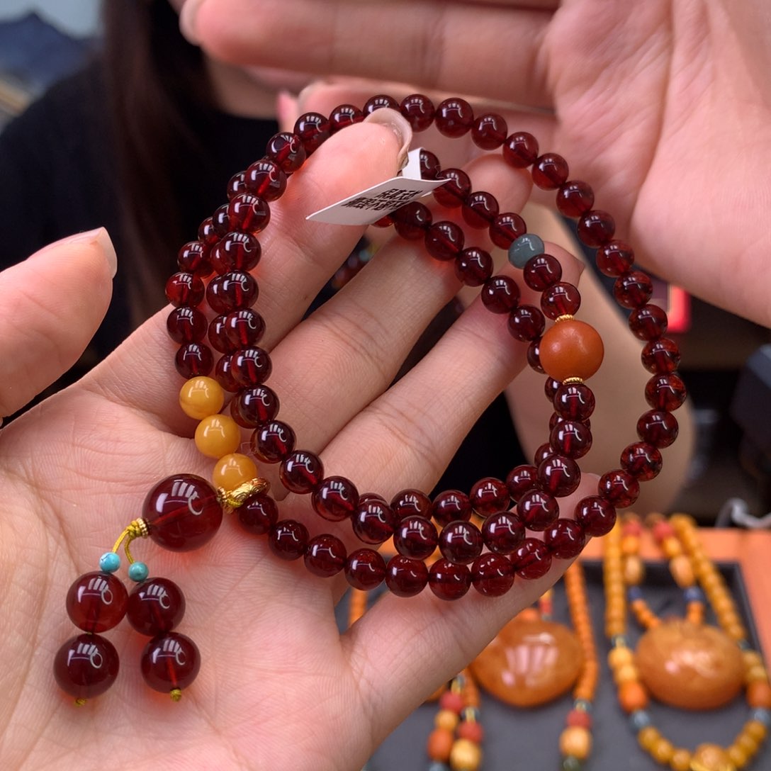 未镶嵌血珀手串多样性发