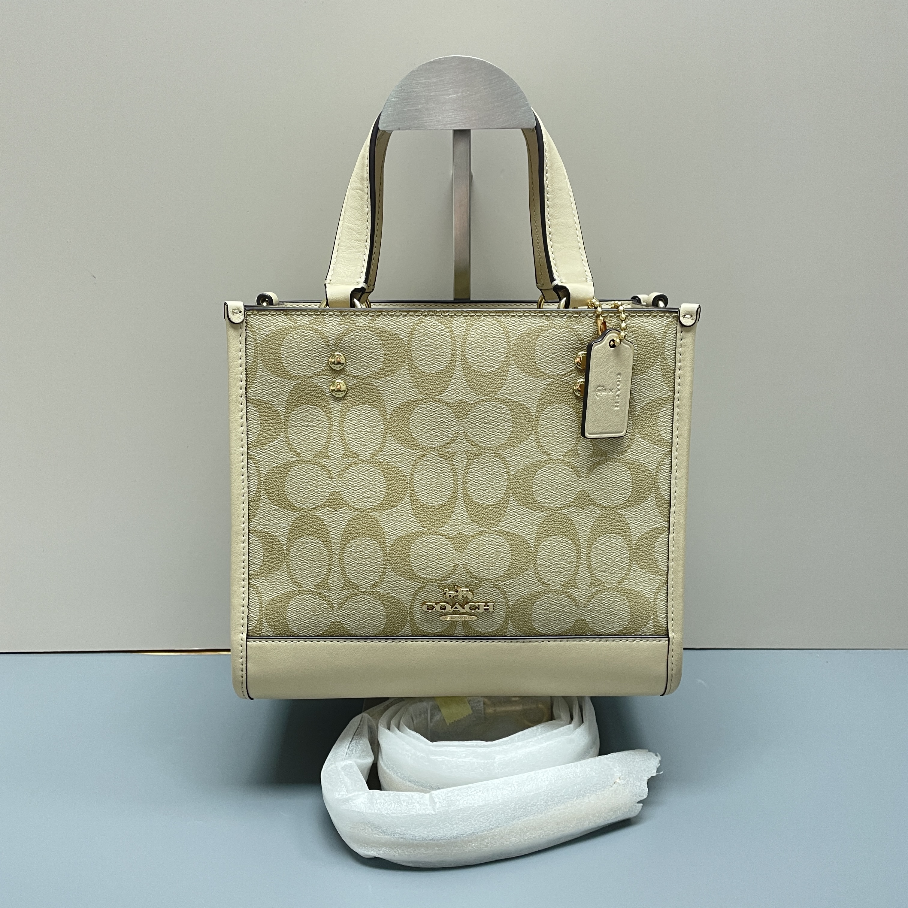 95新 COACH/蔻驰 dempsey22米色老花小方托22*20*11cmEM122405