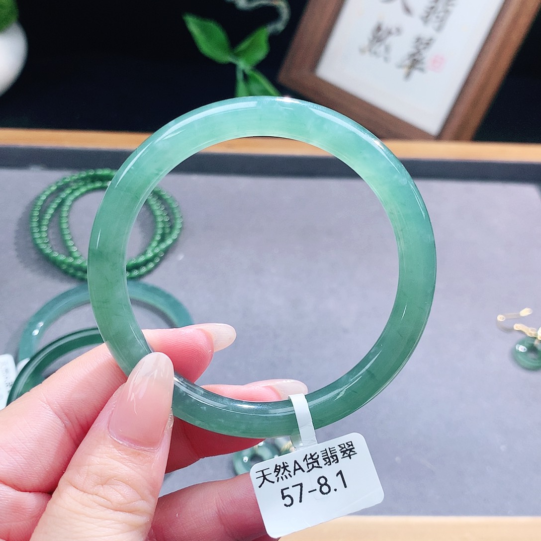 翡翠手镯（圆镯）未镶嵌