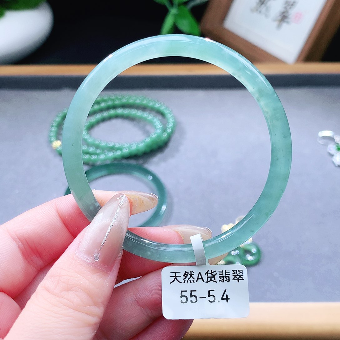 翡翠手镯（圆镯）未镶嵌