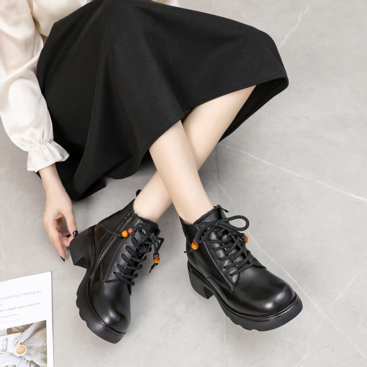 【新一纯】保暖冬季短筒厚款马丁靴英伦风系带加绒牛皮女靴8561