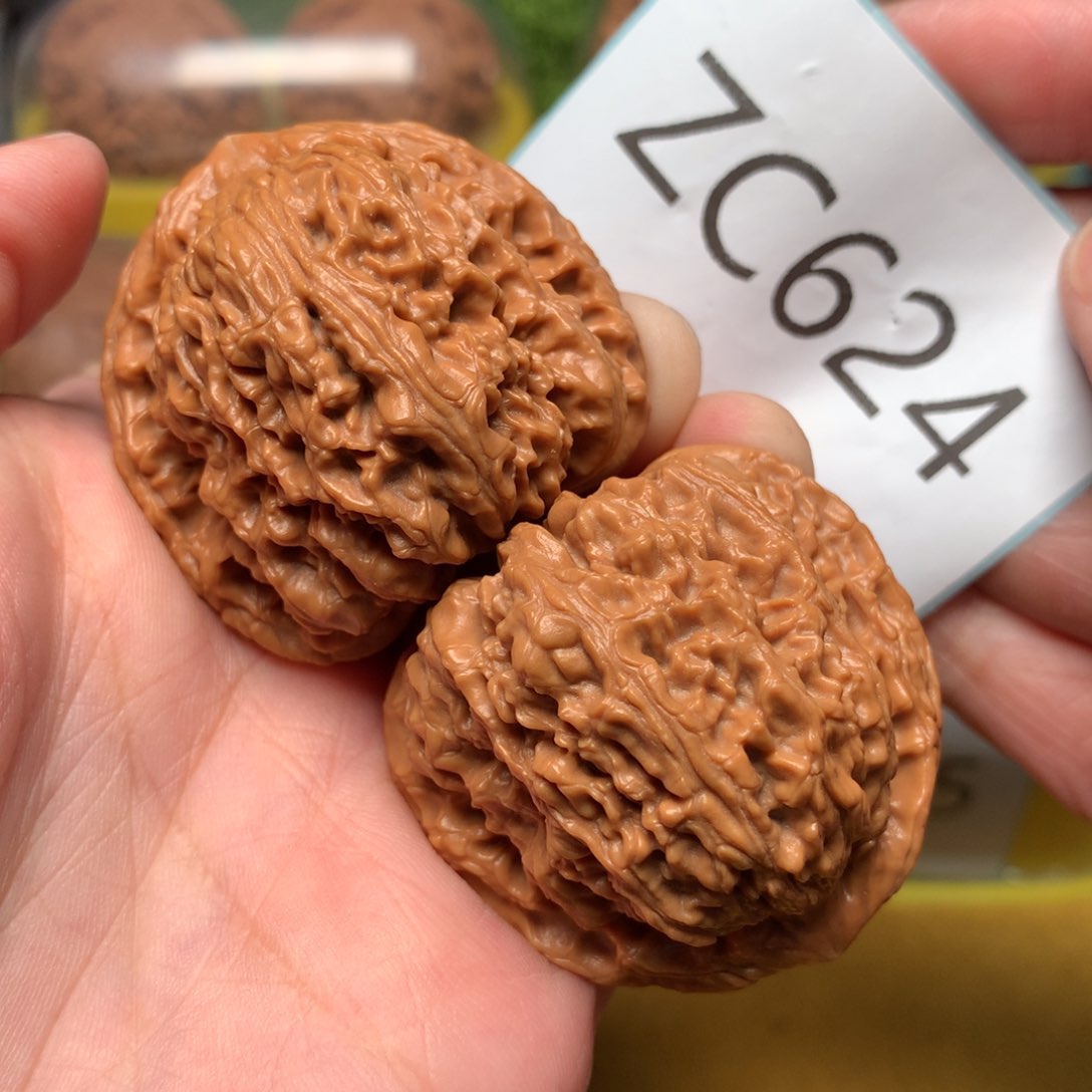 文玩核桃把件红皮南疆石43