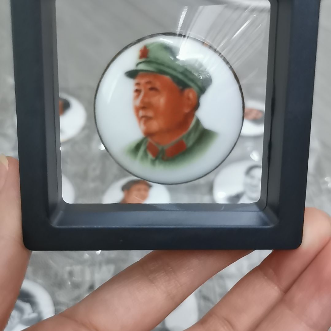 其他普通金属我****品红色收藏纪念章1枚