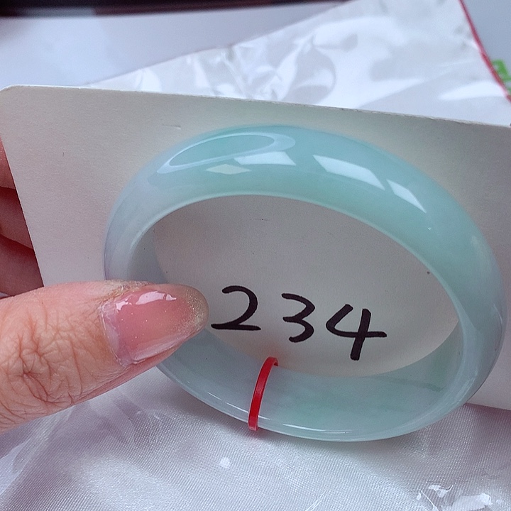 翡翠手镯未镶嵌翡翠