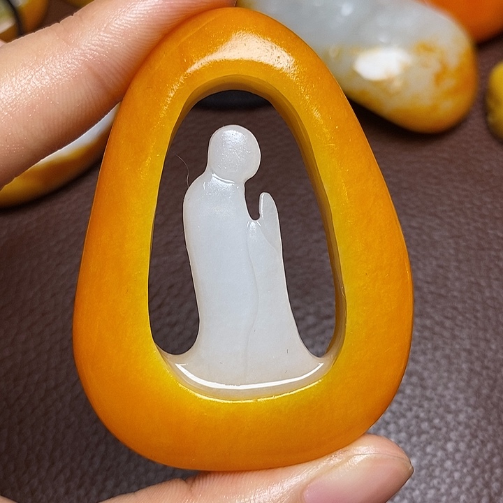 孤***败和田玉未镶嵌颈饰