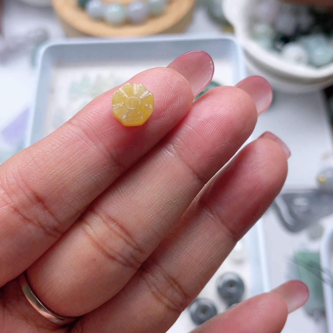 翡翠未镶嵌颈饰67889988888