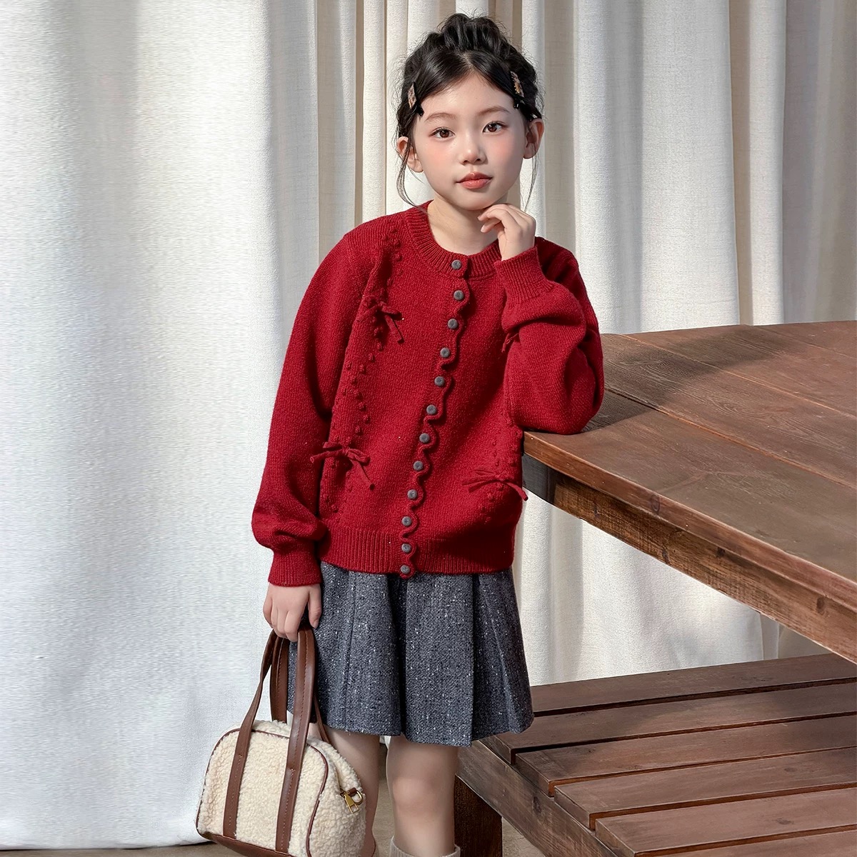 女童冬季红色毛衣开衫2025新款中大童洋气新年穿搭蝴蝶结针织外套