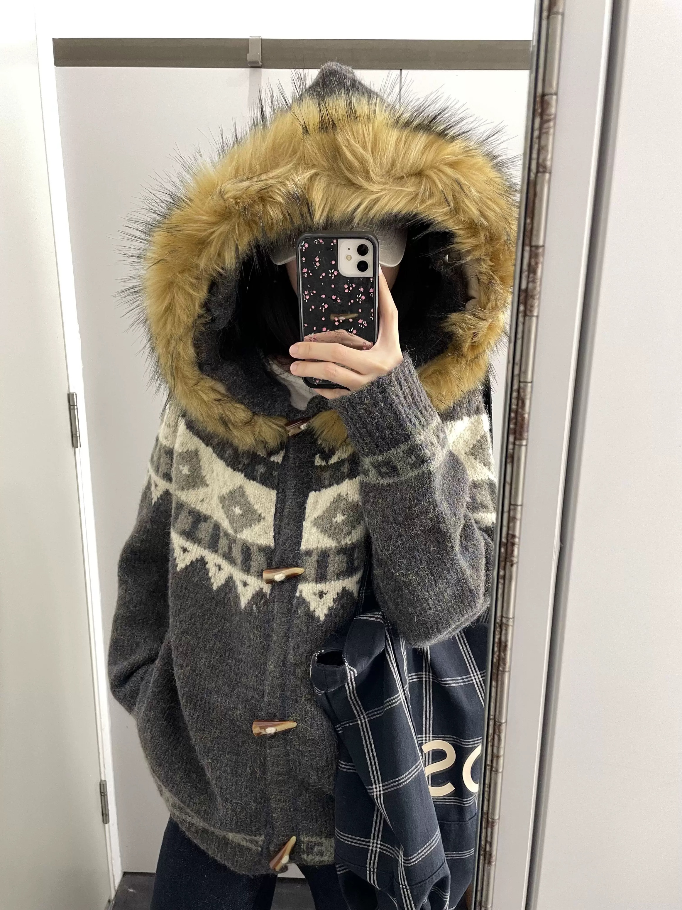 费尔岛灰色连帽牛角扣针织开衫女冬季重工加厚慵懒宽松毛衣外套潮