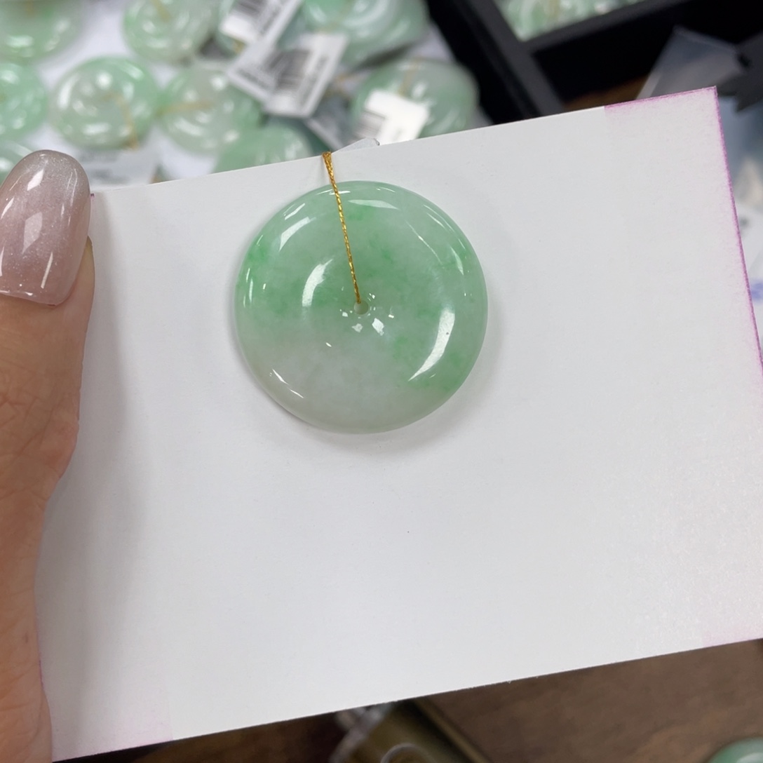 翡翠未镶嵌颈饰平安扣