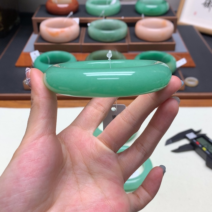 L***运石英质玉（非洲翠）合金佘太翠