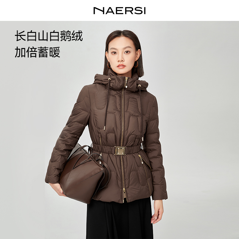 娜尔思羽绒外套女款短款时尚女士连帽收腰保暖白鹅绒NR00790D5