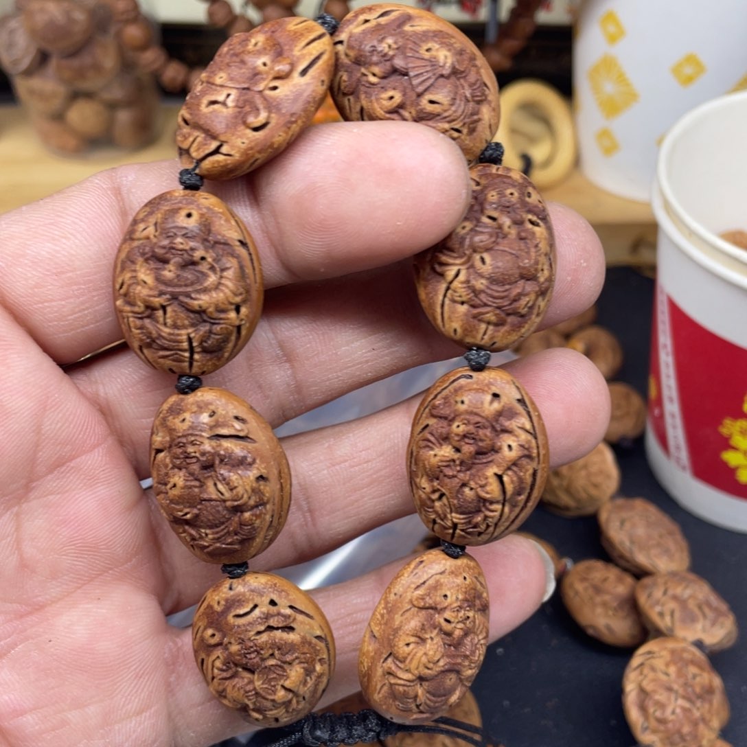 桃核雕刻财神手串