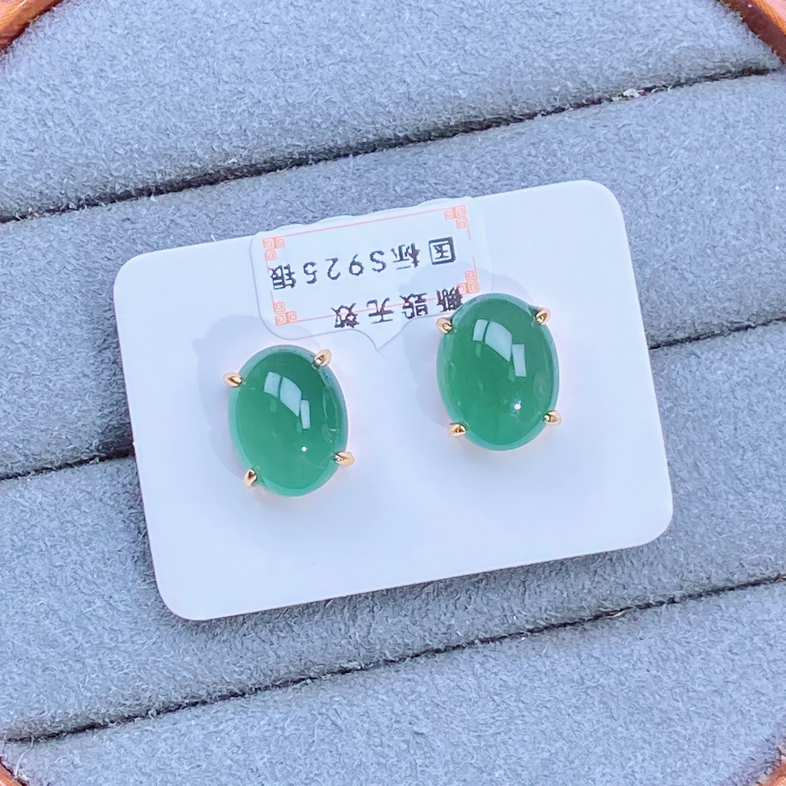 天然翡翠A货气质时尚设计款蛋面耳钉通体S925银镶嵌10.4*7.8*3.1