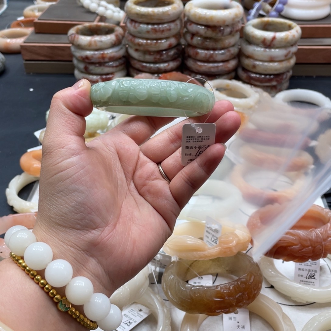 迟***迟未镶嵌手镯石英质玉