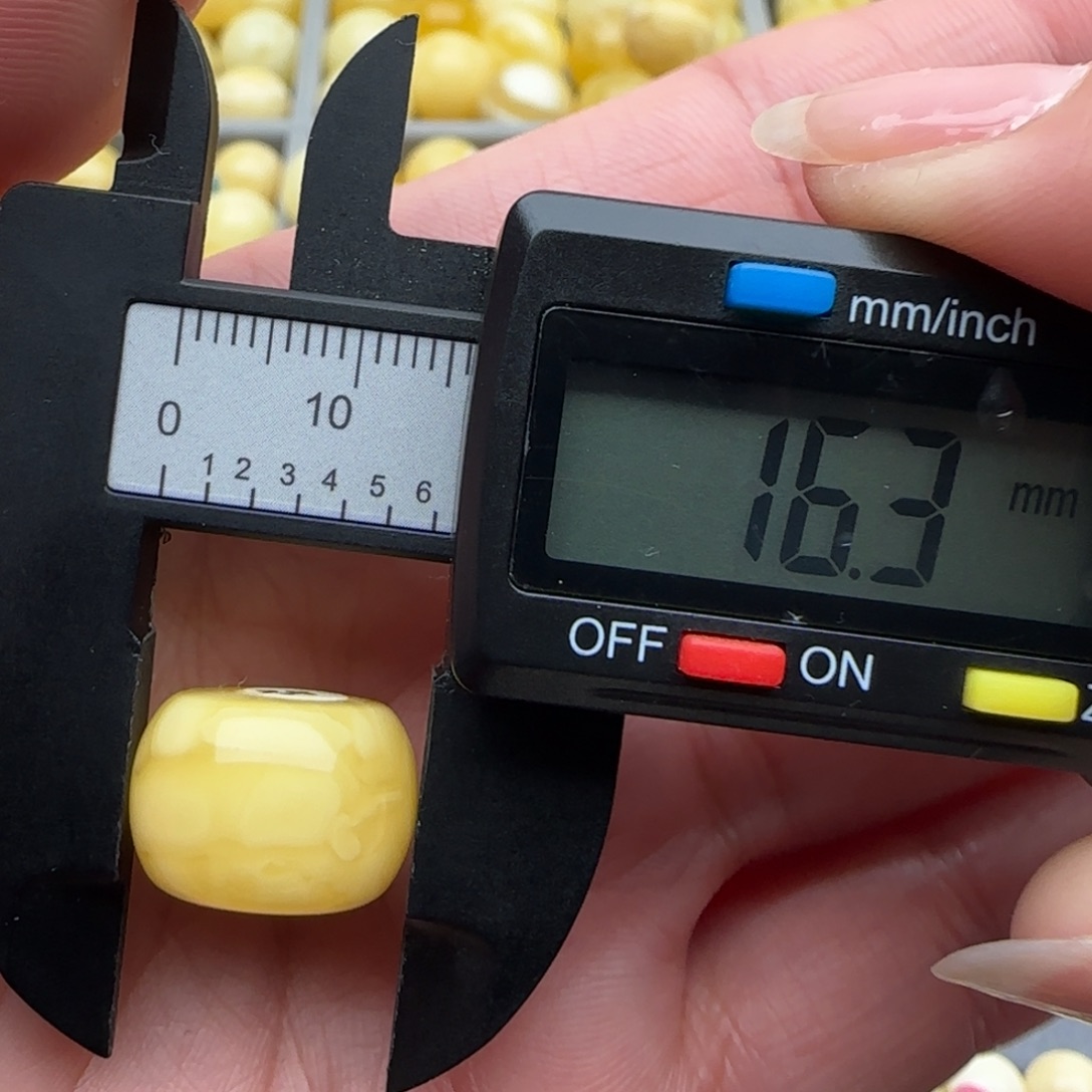 「***」蜜蜡未镶嵌裸石微瑕浓蜡墩子