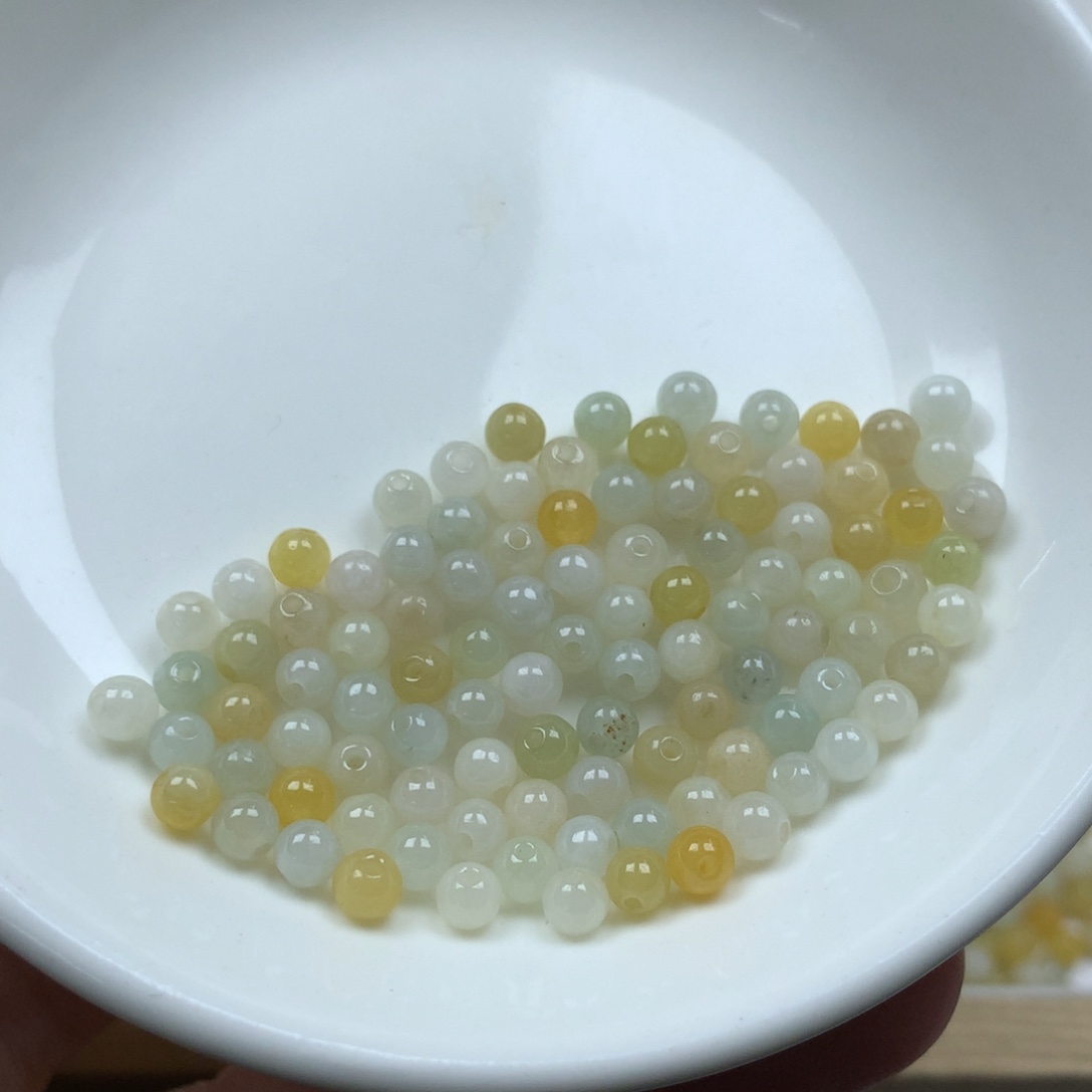 翡翠颈饰未镶嵌卡3➕。100颗。
