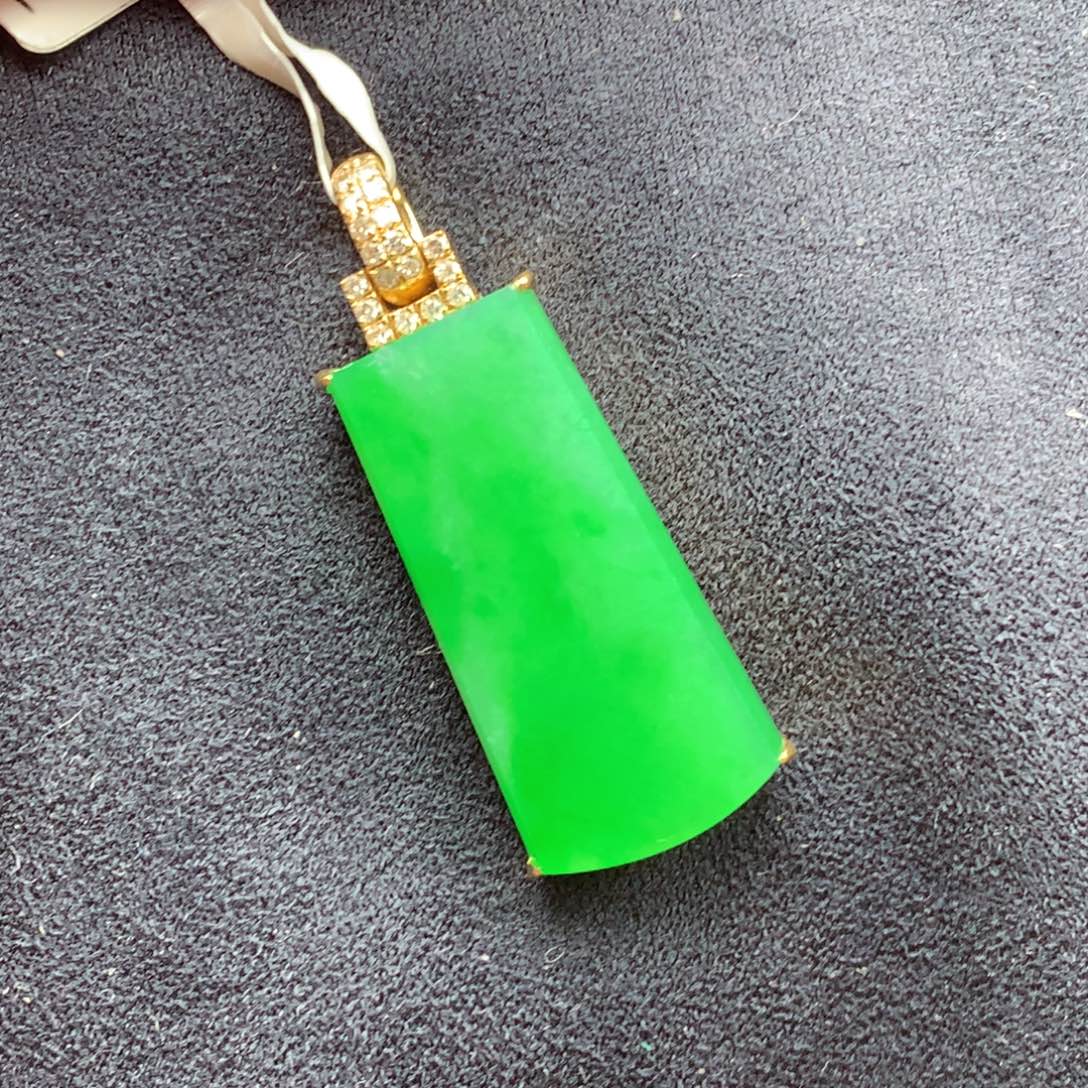 颈饰18K金镶嵌翡翠上新