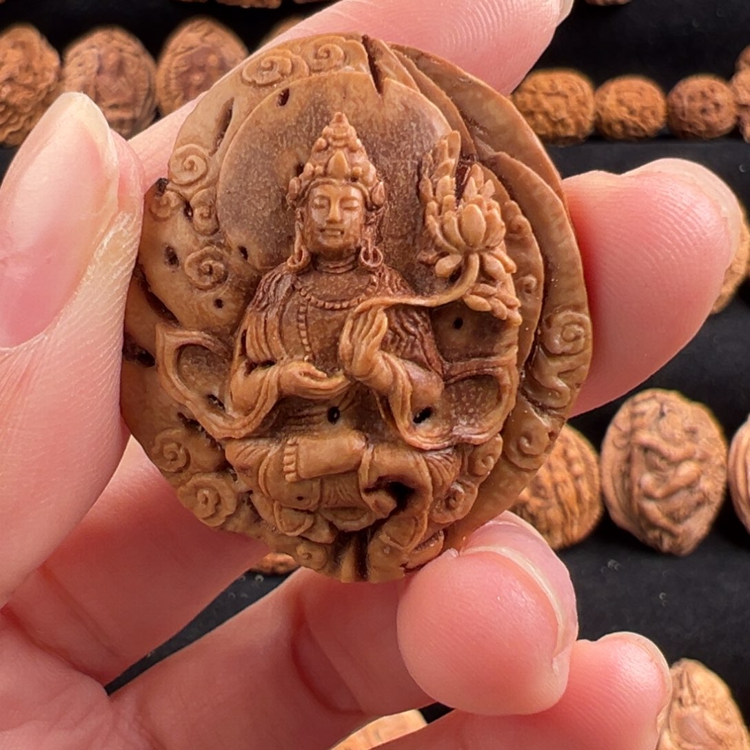 吊坠桃核桃核雕刻大势至菩萨