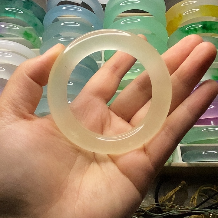 石英质玉未镶嵌手镯