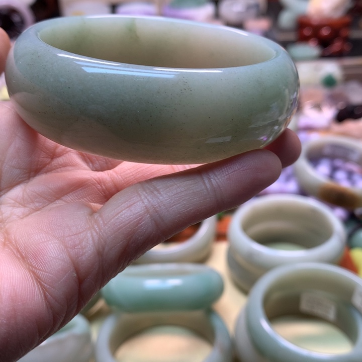 完***美石英岩玉未镶嵌老料绿62.5微微