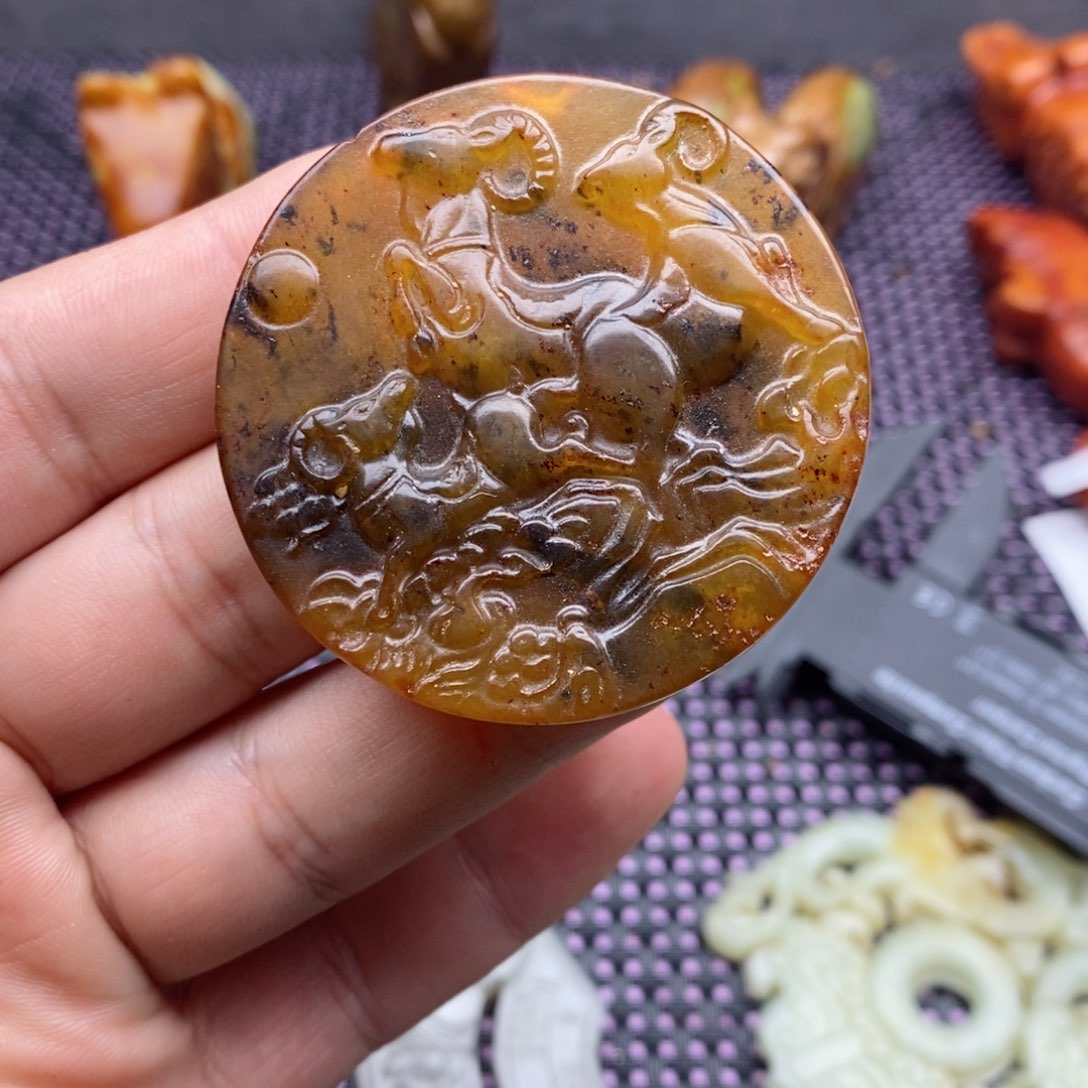 蛇纹石玉颈饰未镶嵌