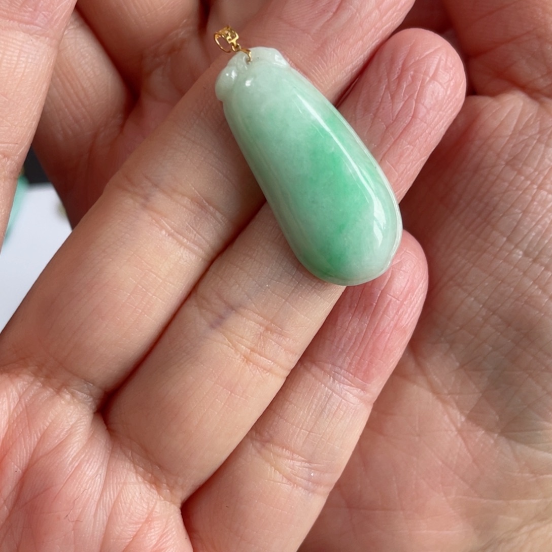 是***呀翡翠18K金镶嵌颈饰瓜