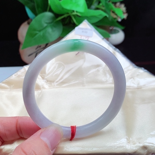 翡翠手镯未镶嵌      圆条53 春彩