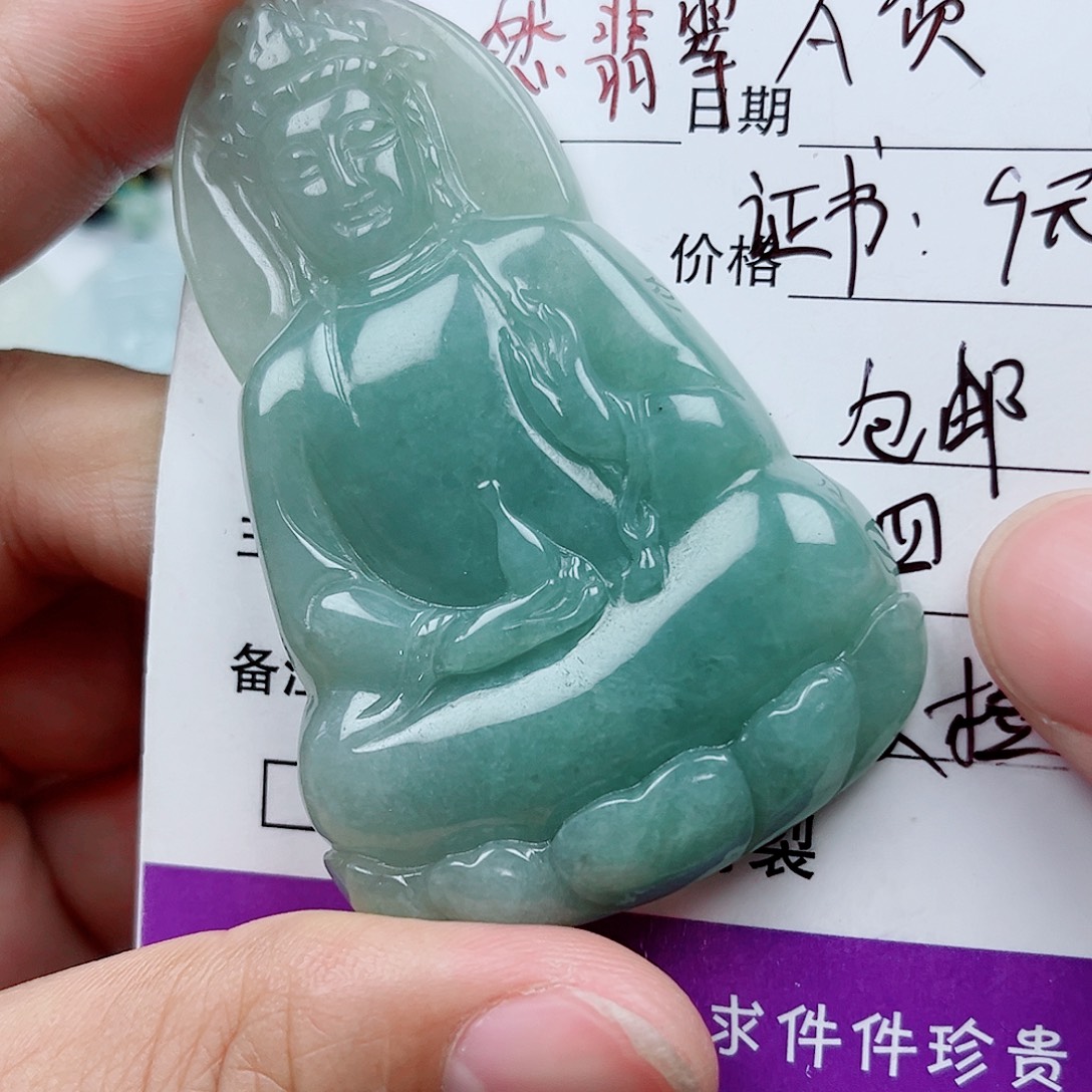 翡翠未镶嵌颈饰         